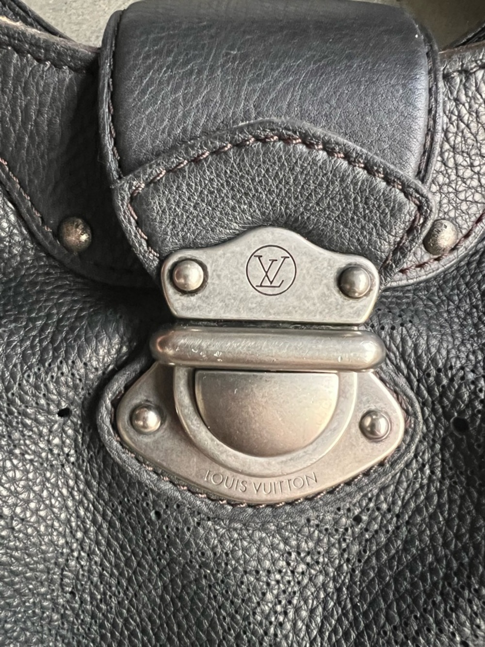Louis Vuitton Mahina Leather Solar Pm Noir shoulder hobo bag - Picture 5 of 17